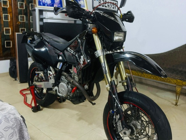suzuki-drz-400-2024-big-0