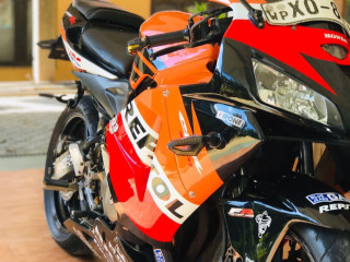 honda-cbr-mc22-2012