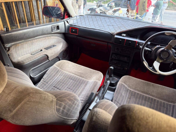 ford-laser-1990-big-4