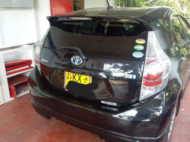 toyota-aqua-g-grade-2012-big-3