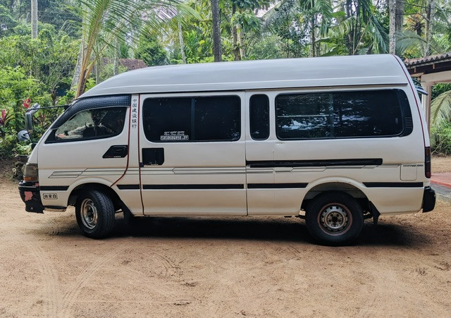 toyota-dolphin-1990-big-0