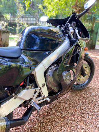 honda-cbr-250-2011-big-3