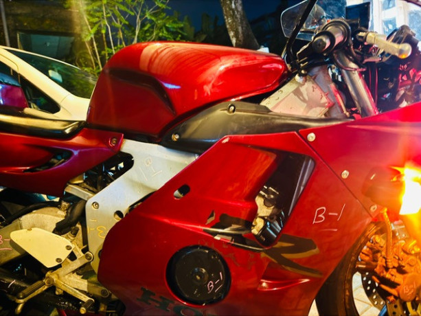 honda-cbr-250-gullarm-big-2