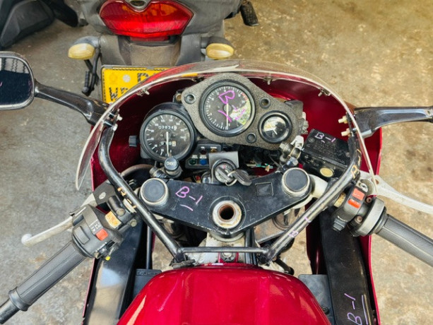honda-cbr-250-gullarm-big-4