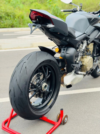 ducati-streetfighter-v4s-2023-big-4