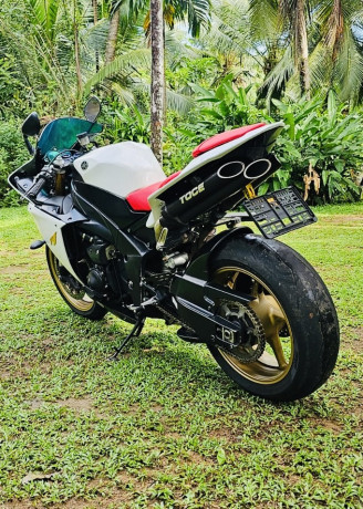 yamaha-r1-2014-big-3