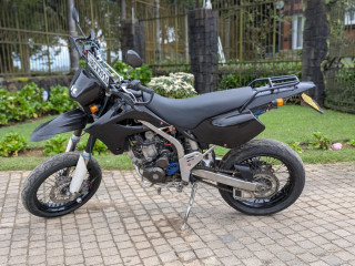 kawasaki-d-tracker-250-2015