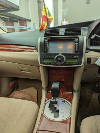 toyota-premio-2013-big-1