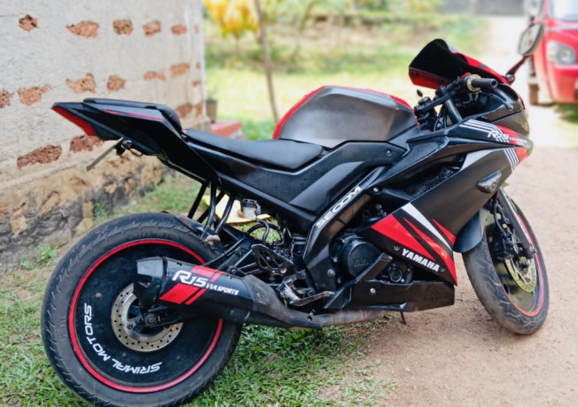 yamaha-r15-2019-big-3