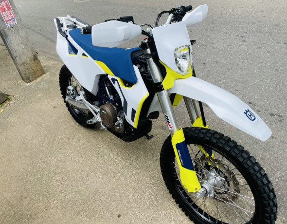 husqvarna-701-2021-big-3
