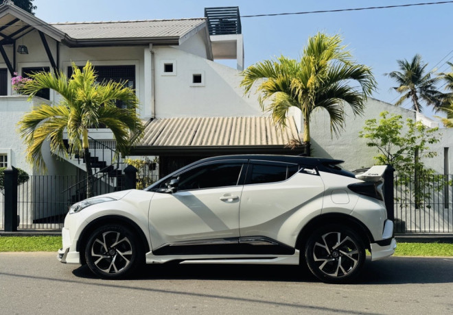 toyota-chr-ngx-50-2017-big-2