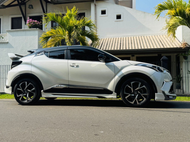 toyota-chr-ngx-50-2017-big-3