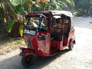 bajaj-2-stroke-three-wheel