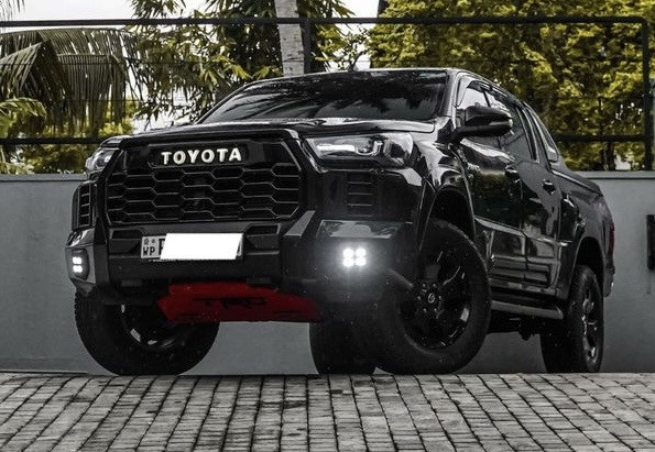 toyota-hilux-revo-2017-big-1