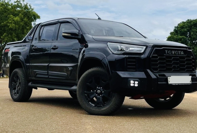 toyota-hilux-revo-2017-big-0