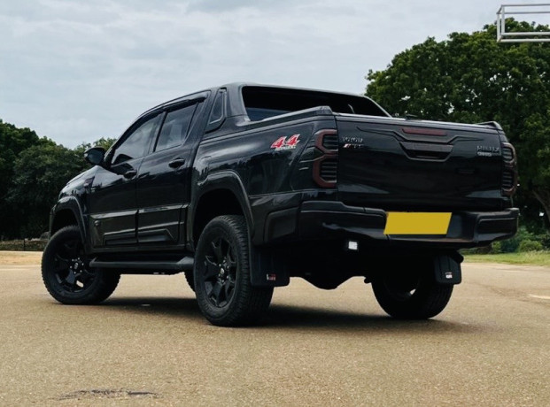 toyota-hilux-revo-2017-big-2