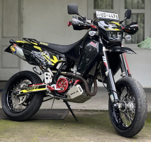 suzuki-drz-400sm-registered-big-0