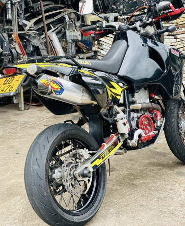 suzuki-drz-400sm-registered-big-1
