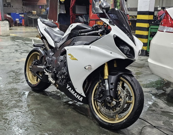 yamaha-r1-2014-big-1