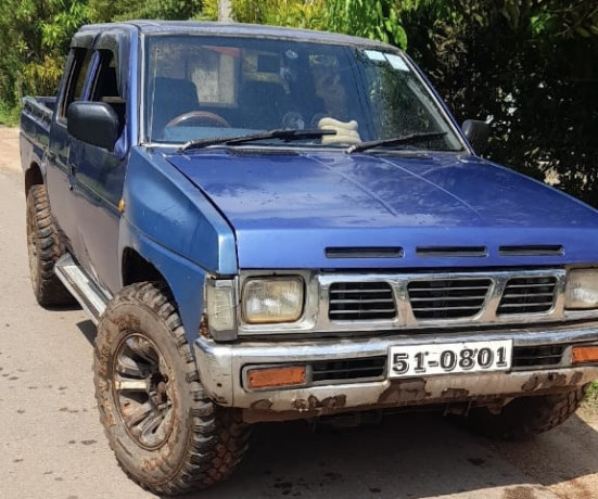 nissan-d21-double-cab-big-0
