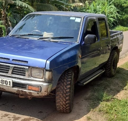 nissan-d21-double-cab-big-1