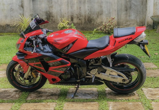 honda-cbr-600-registered-big-0
