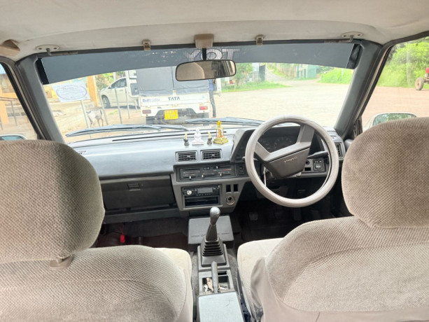 toyota-carina-at150-big-4