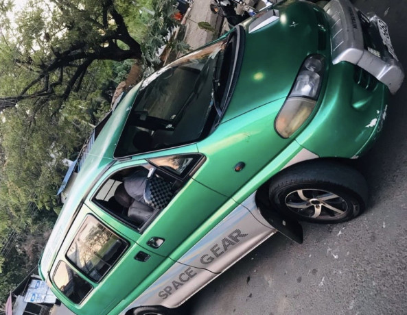mitsubishi-l400-space-gear-big-3