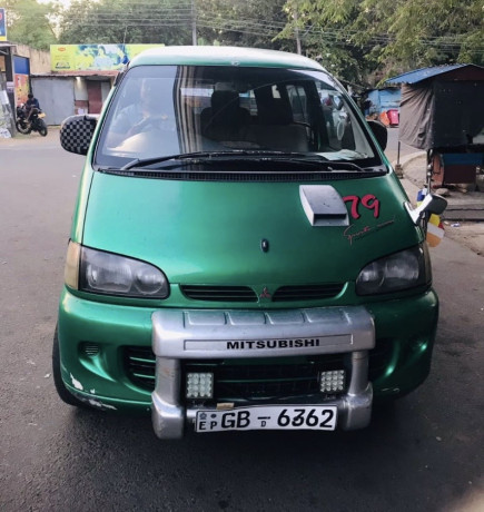 mitsubishi-l400-space-gear-big-1