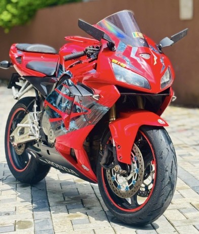 honda-cbr-600rr-big-0