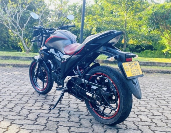 suzuki-gixxer-gsx-150-big-2