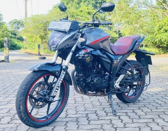 suzuki-gixxer-gsx-150-big-1