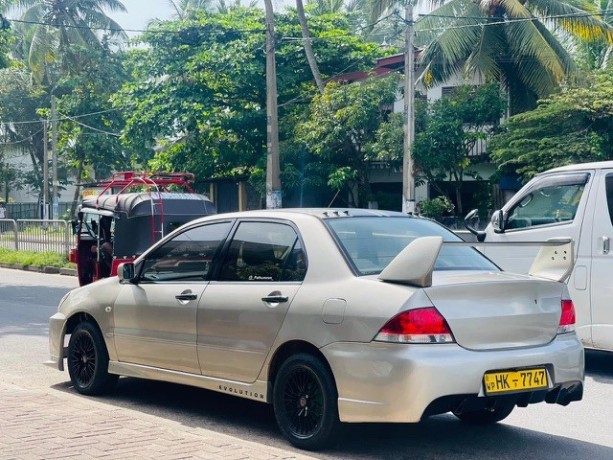 mitsubishi-lancer-cs1-glx-big-2