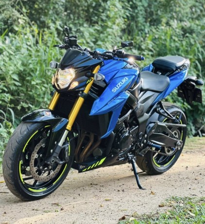suzuki-gsxs-750-2021-big-0