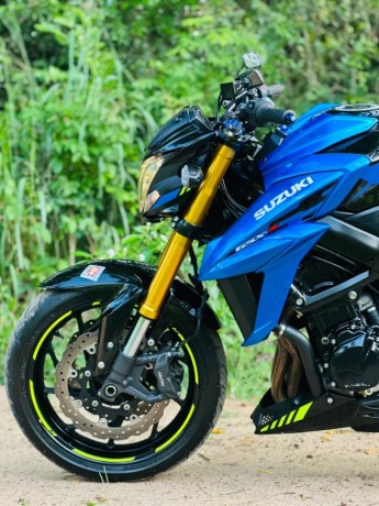 suzuki-gsxs-750-2021-big-2