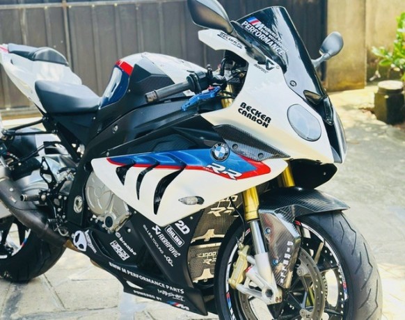 bmw-s1000rr-2014-big-3