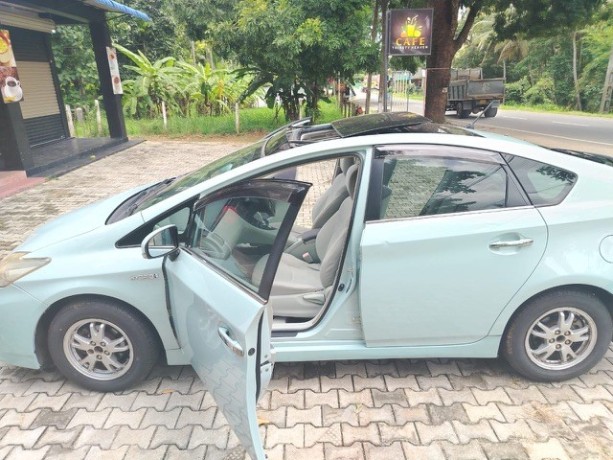 toyota-prius-g-touring-solar-sunroof-model-2015-big-4
