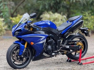 yamaha-r1-registered