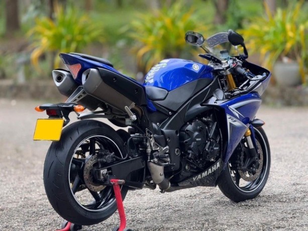 yamaha-r1-registered-big-1