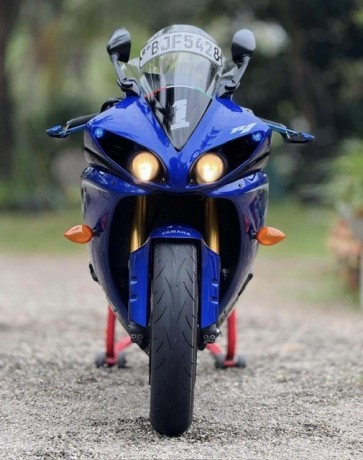yamaha-r1-registered-big-2