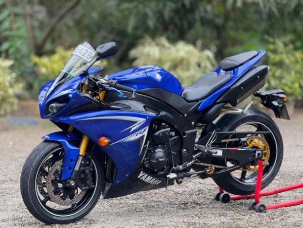 yamaha-r1-registered-big-0
