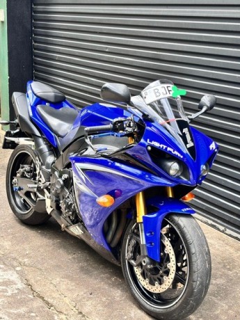 yamaha-r1-registered-big-4