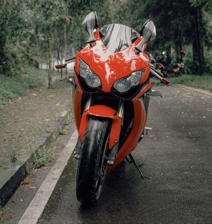 honda-cbr-1000rr-big-2