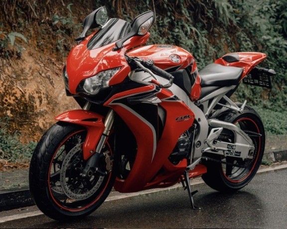 honda-cbr-1000rr-big-1