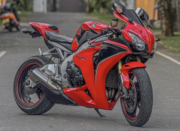 honda-cbr-1000rr-big-0