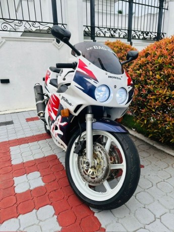 honda-cbr-250-fireblade-big-0