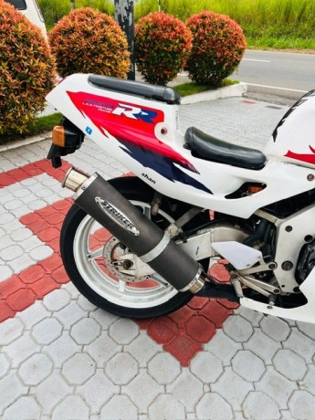 honda-cbr-250-fireblade-big-4
