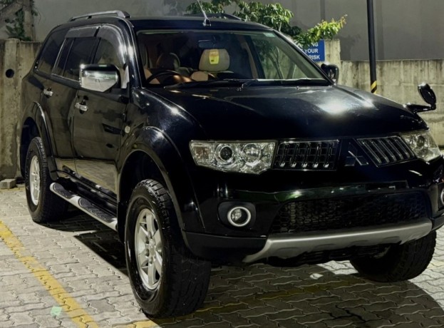 mitsubishi-montero-sports-2015-big-1