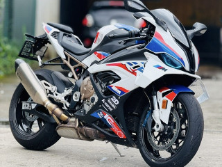 bmw-s1000rr-m-pack-2022
