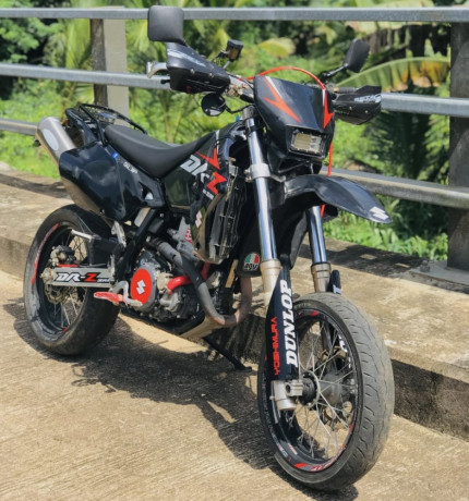 suzuki-drz-450sm-big-1